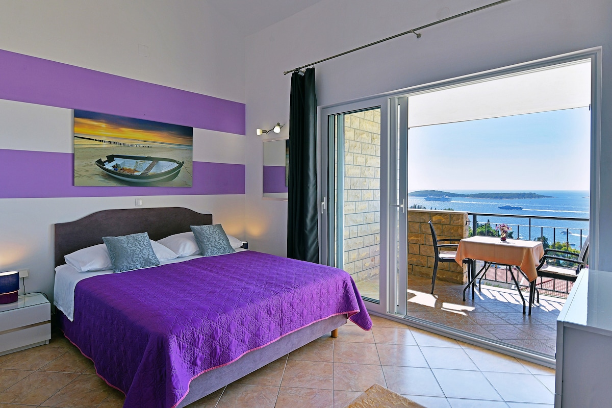 赫瓦尔镇俯瞰海滩附近的单间公寓4 *紫色