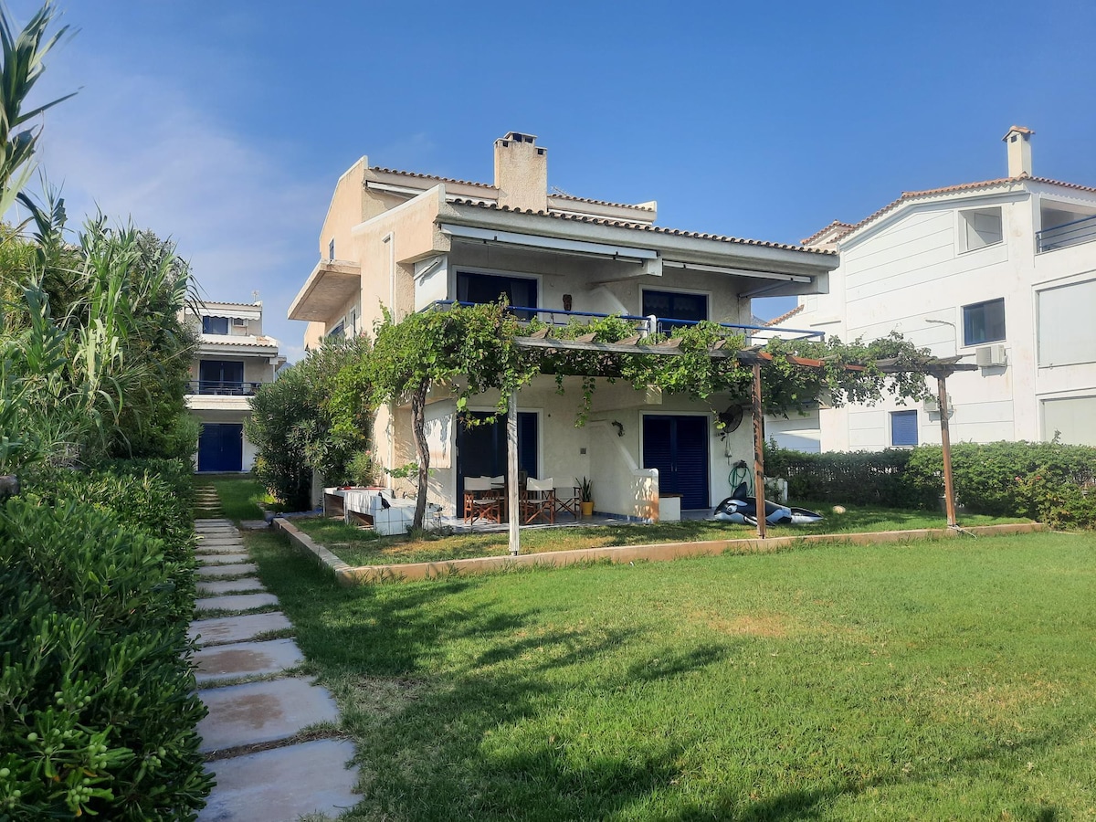 On the beach, lovely 2-bedroom apartment