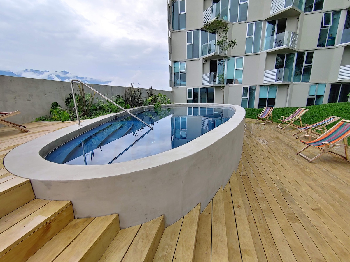 Amazing Flat Steps to Pool+ Garden+Gym+Views+100mb