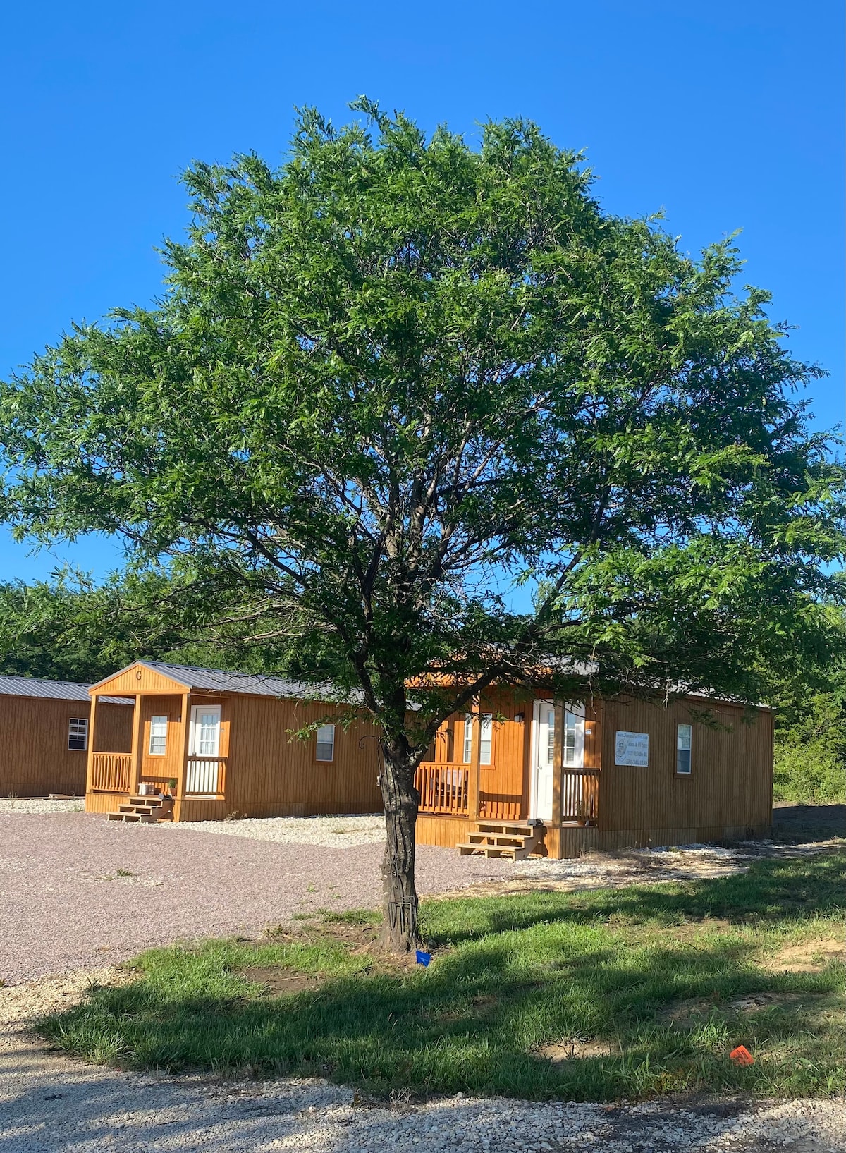 Texoma Fish Inn, Line