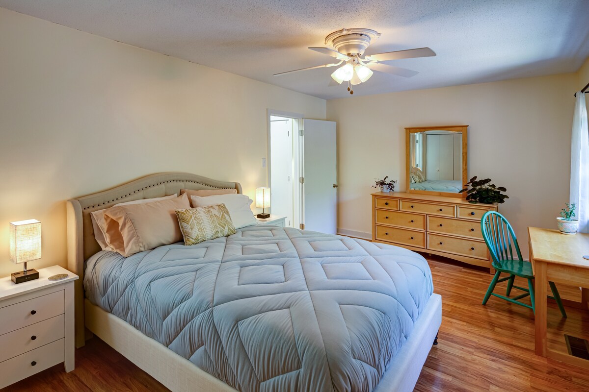Private Master Bedroom & Bath in shared Townhome