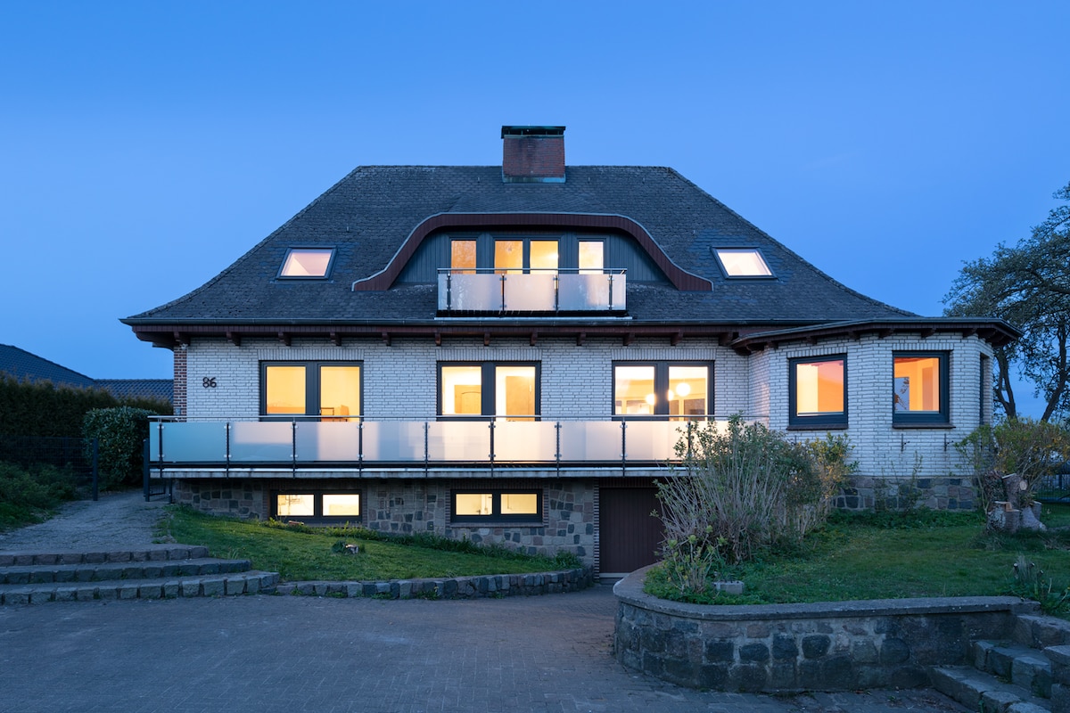 Großzügiges Haus mit Terrasse & Garten