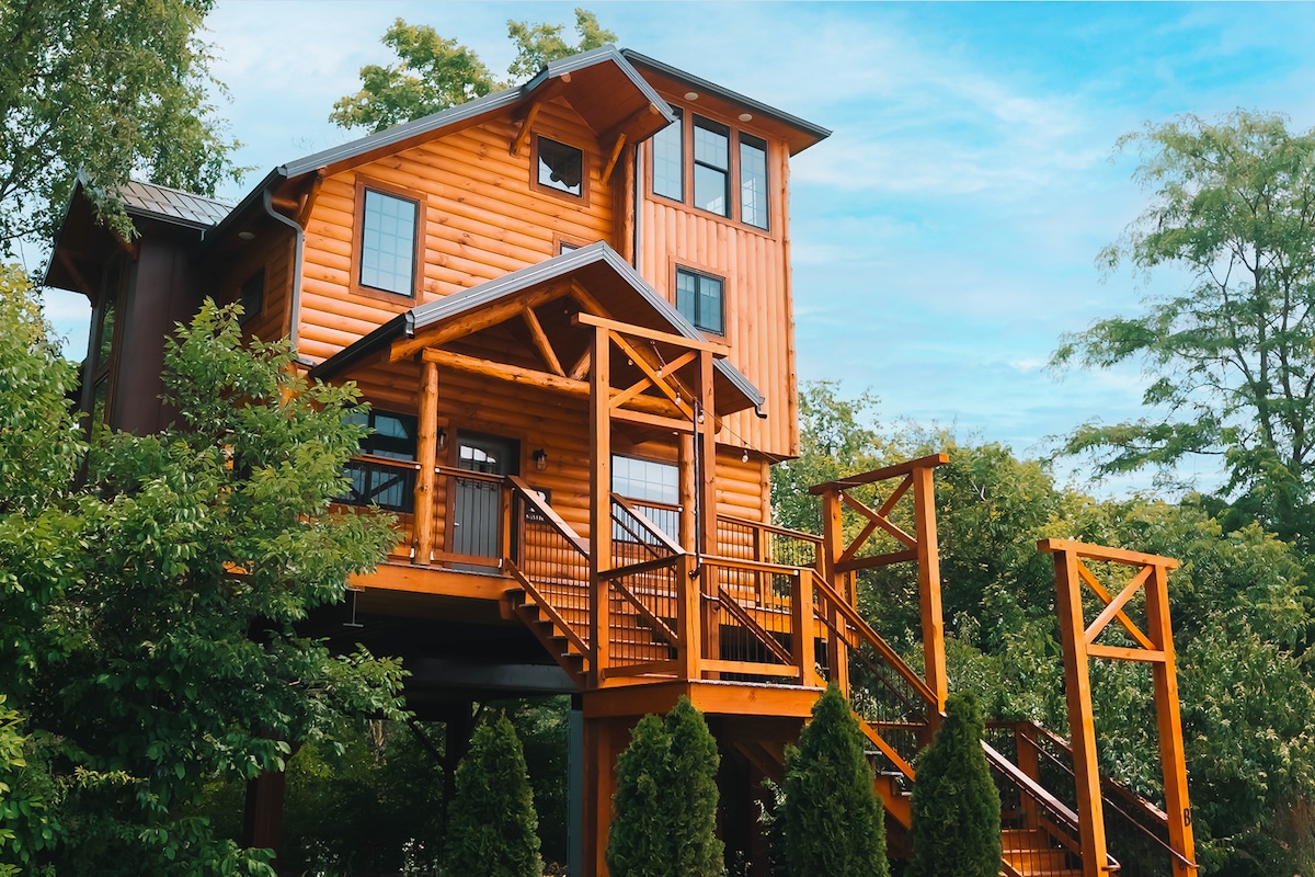 VIEWS! Skyview Treehouse  Berlin Woods