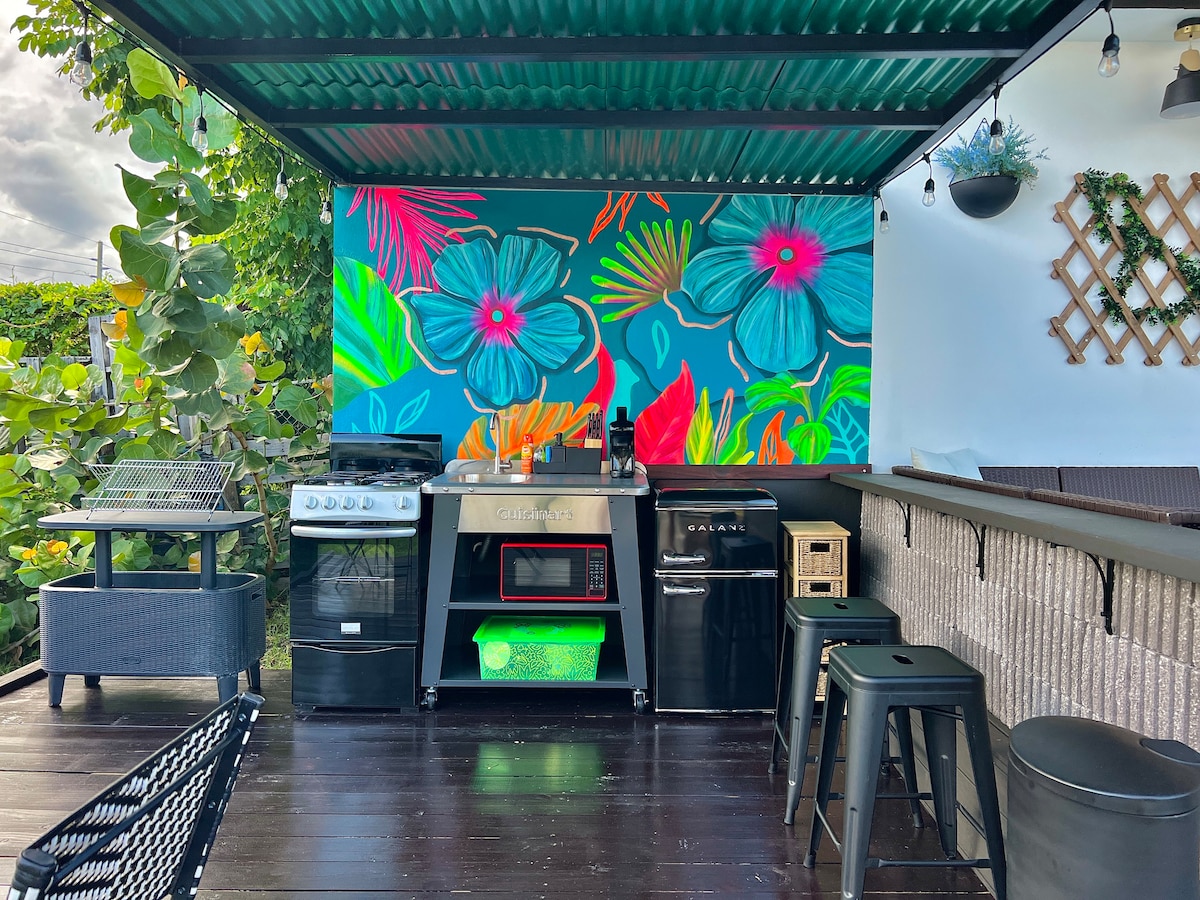 Garden Relaxing Room: Heated Pool & Jacuzzi