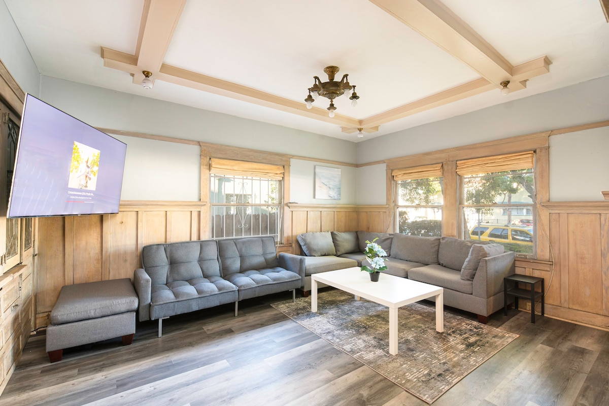 Spacious & Cozy Craftsman Home in Downtown LB