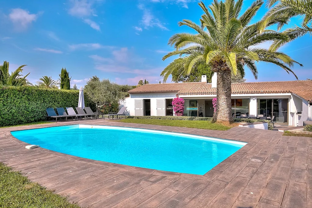 villa moderne piscine privative proche mer