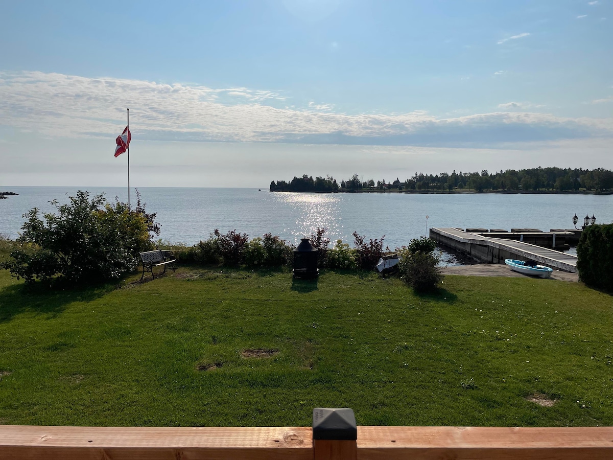 Un chalet sur les rives du Pekuakami (Lac-St-Jean)