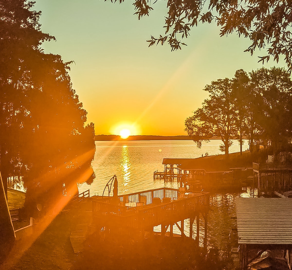 Lake Tillery Lake Front, long range view & HOT TUB