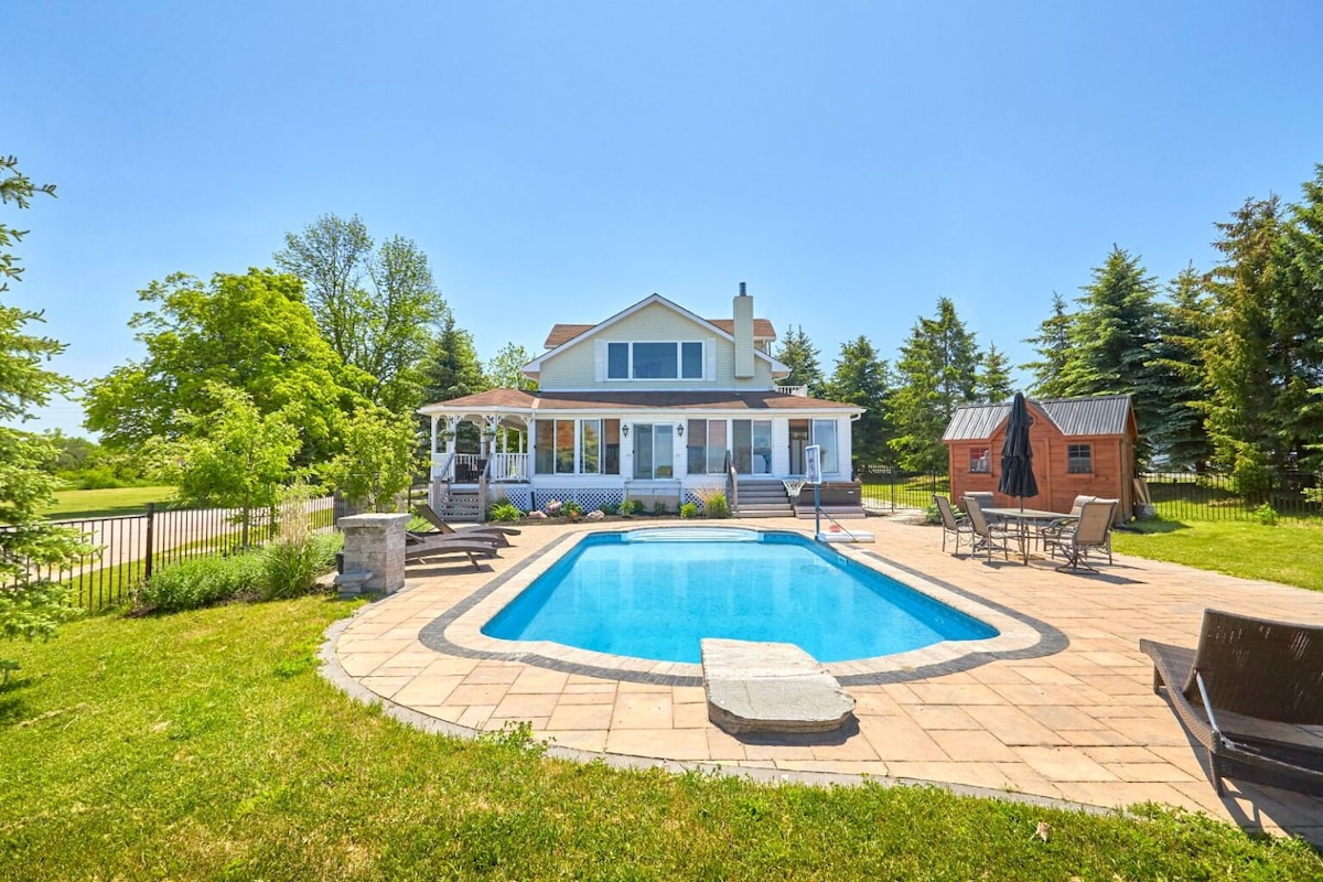 Farm House Resort Stay Pool Hot Tub Horses