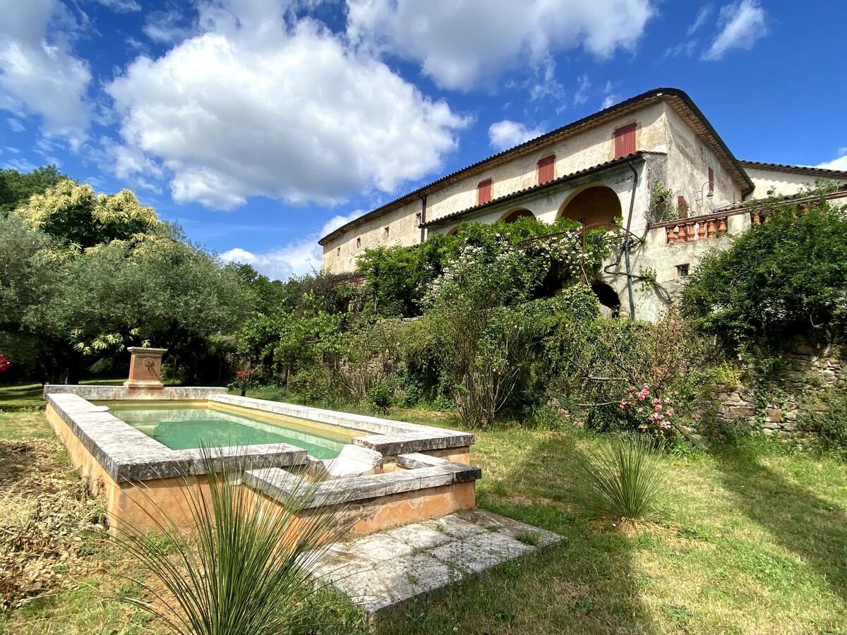 Mas du XVI s avec piscine  à Anduze