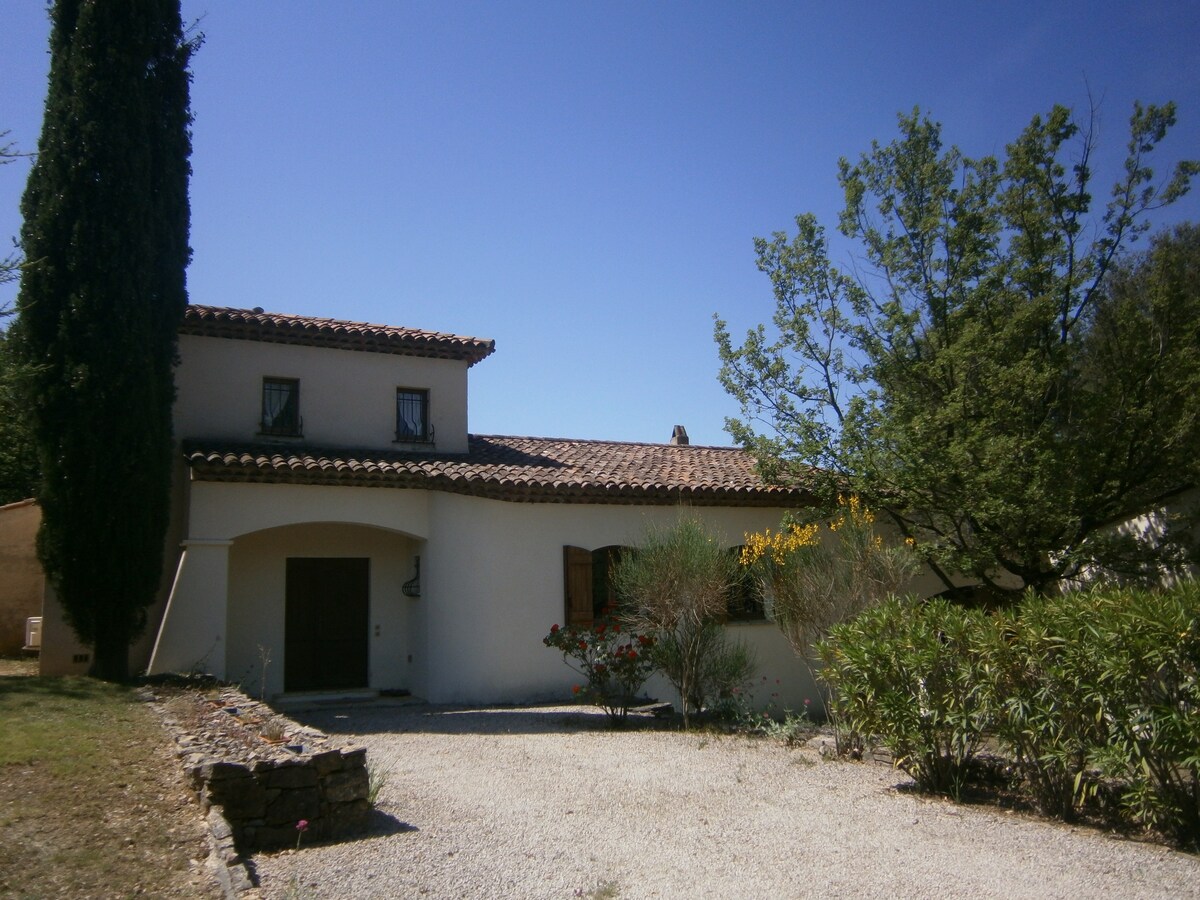 Grande villa avec piscine au calme de la Provence