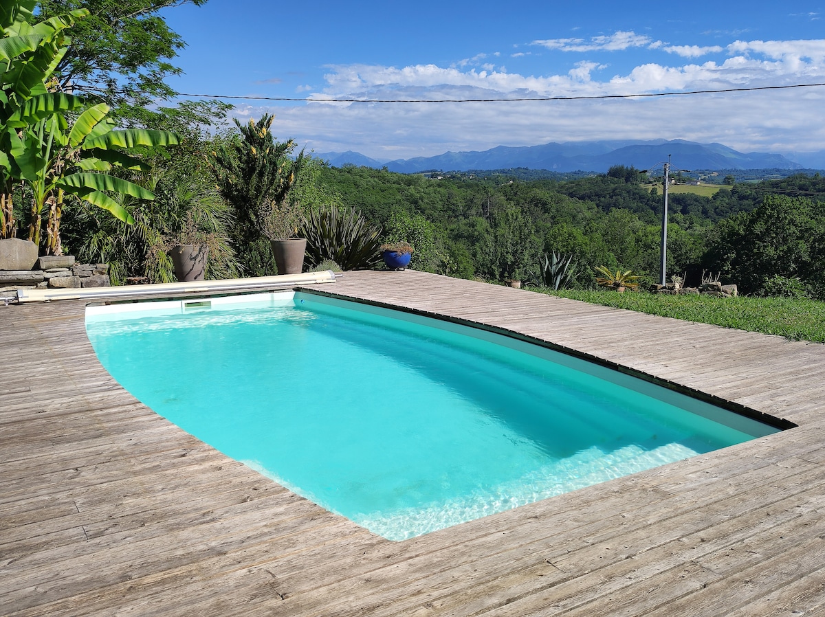 Charmante maison avec piscine face aux Pyrénées