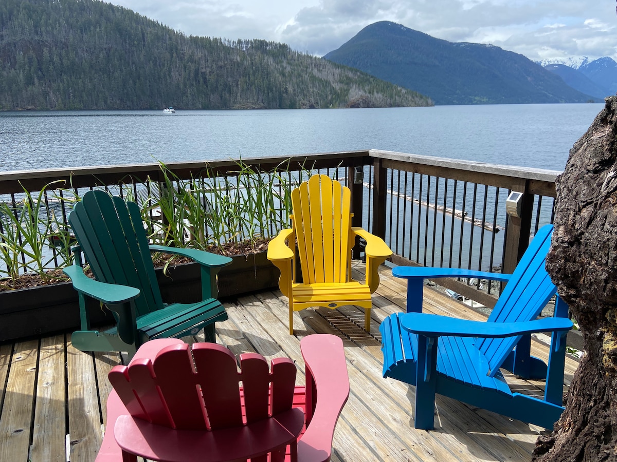 斯普罗特湖（ Sproat Lake ）上的Cabana Shack