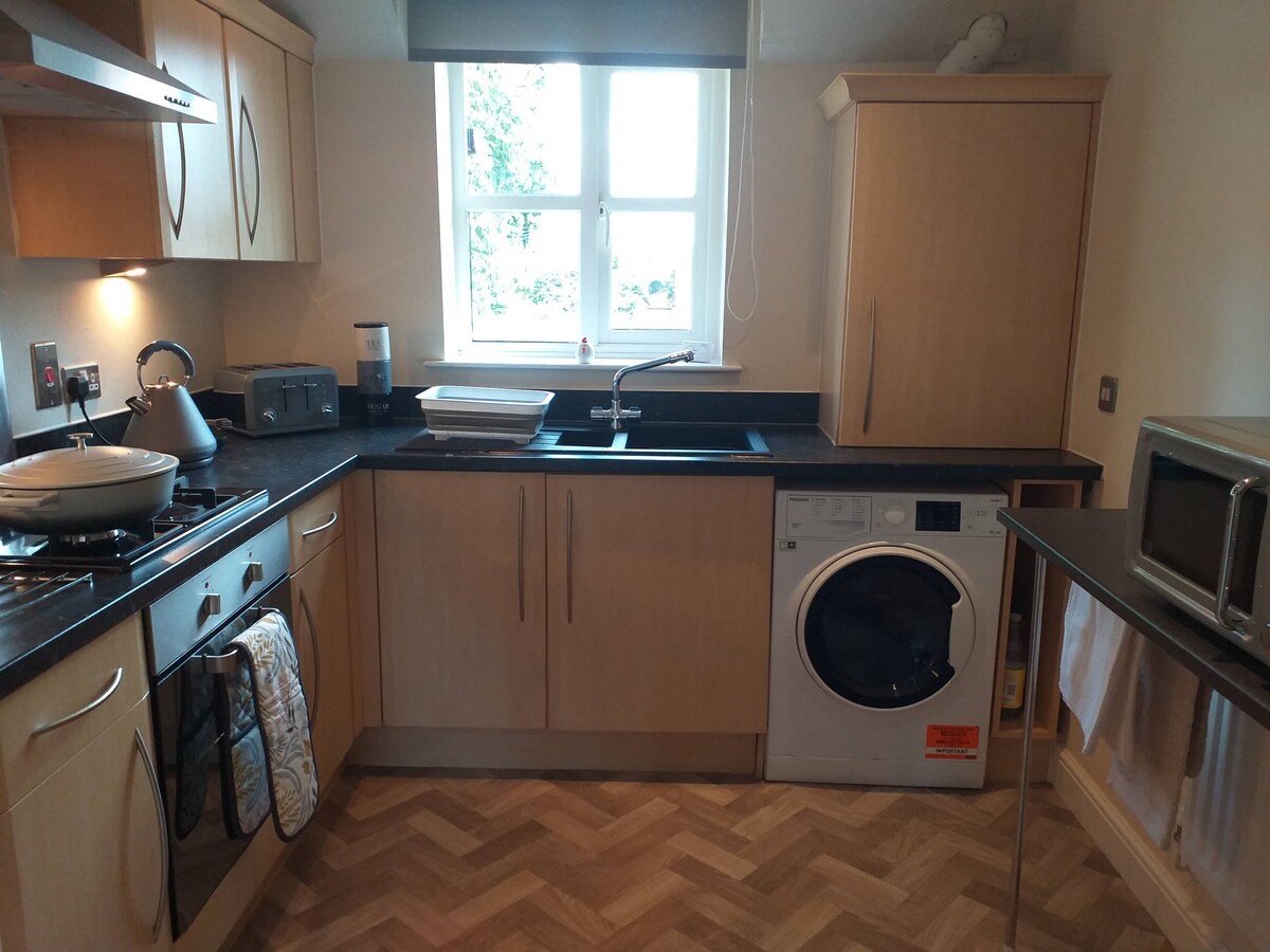 Beautiful 1-bedroom apartment with free parking