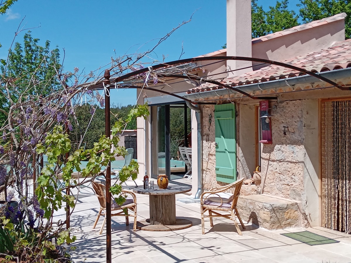 Agréable cabanon avec piscine