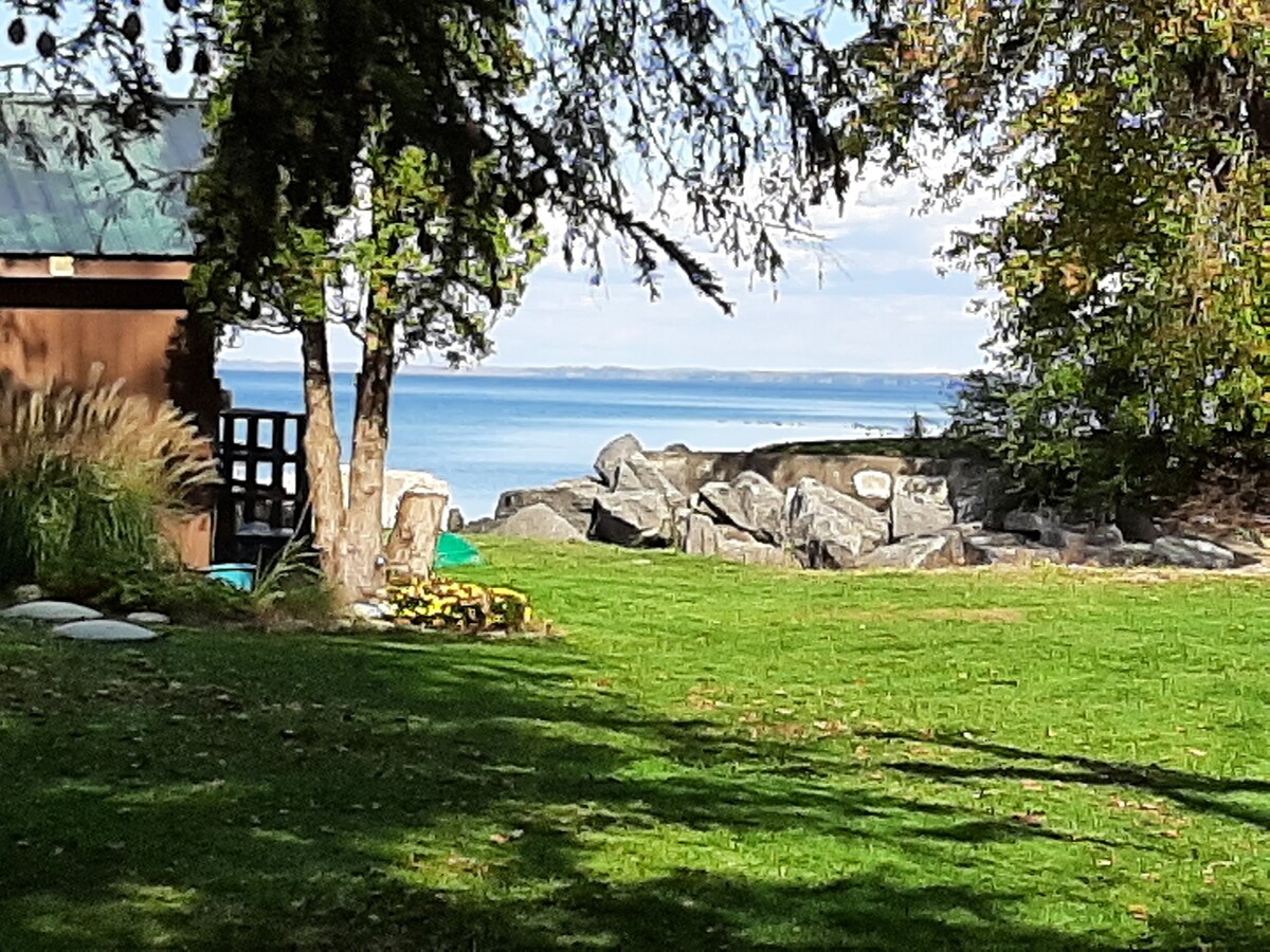 Adorable 1 bedroom cottage on Lake Ontario