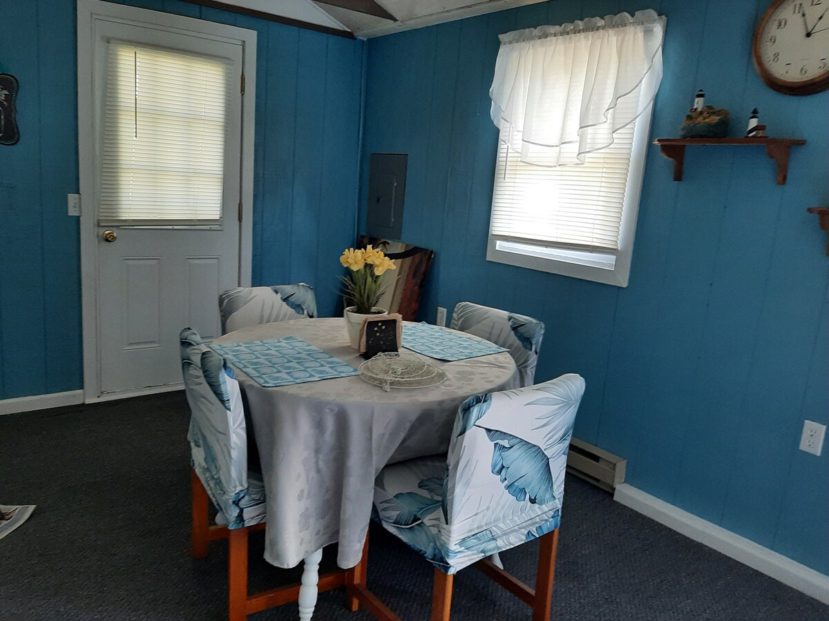 Adorable 1 bedroom cottage on Lake Ontario