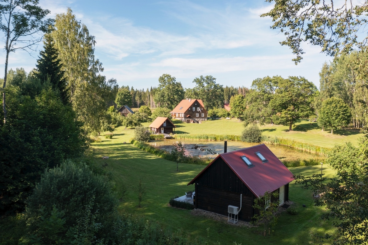 Tinso Talu大自然中的舒适小屋，带热水浴缸