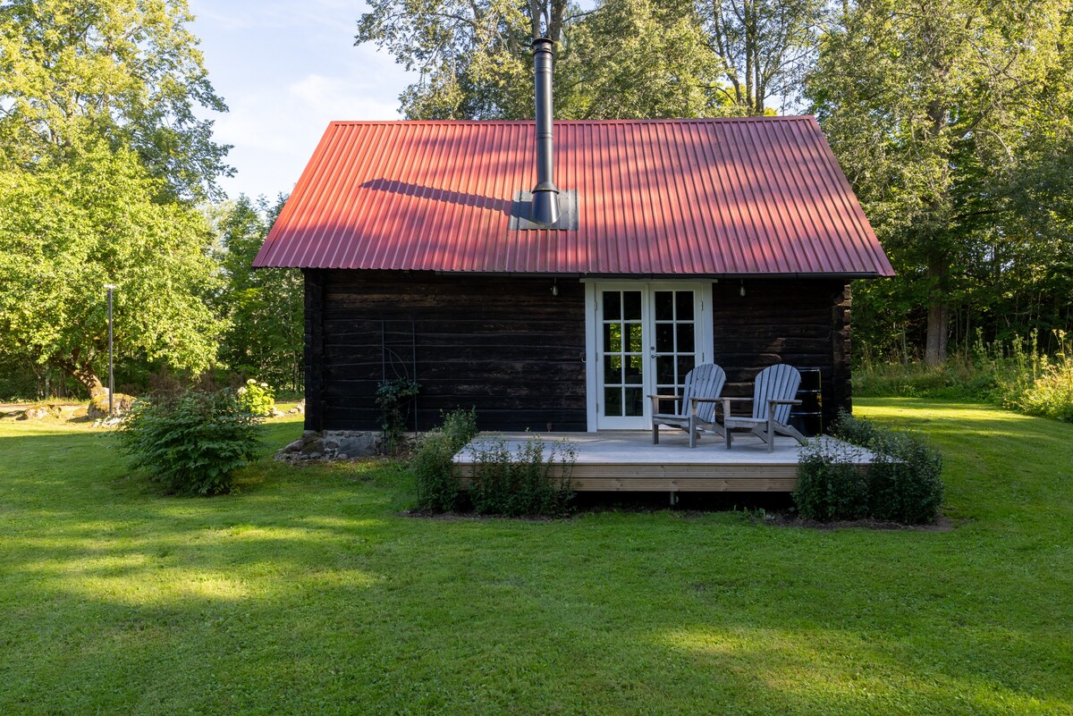 Tinso Talu大自然中的舒适小屋，带热水浴缸