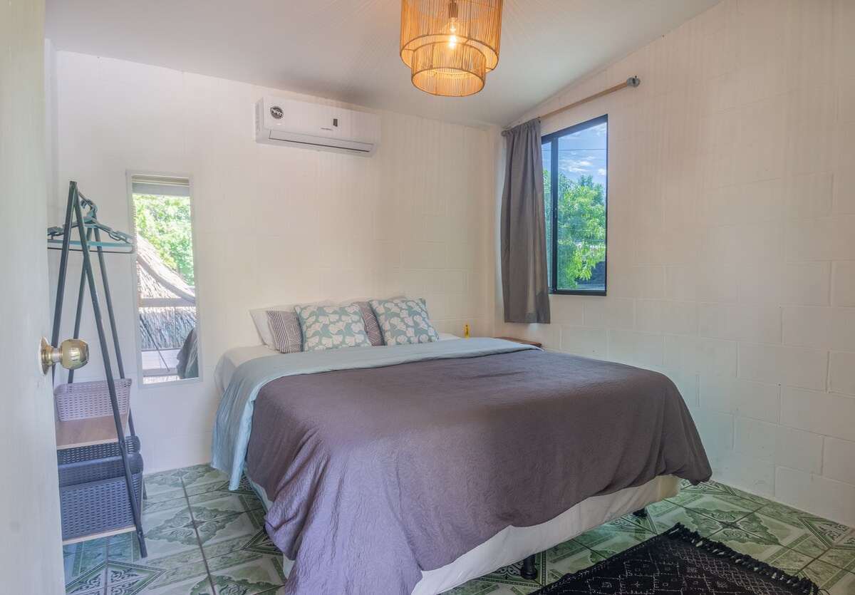 Queen Room w. Balcony in Peaceful Guesthouse