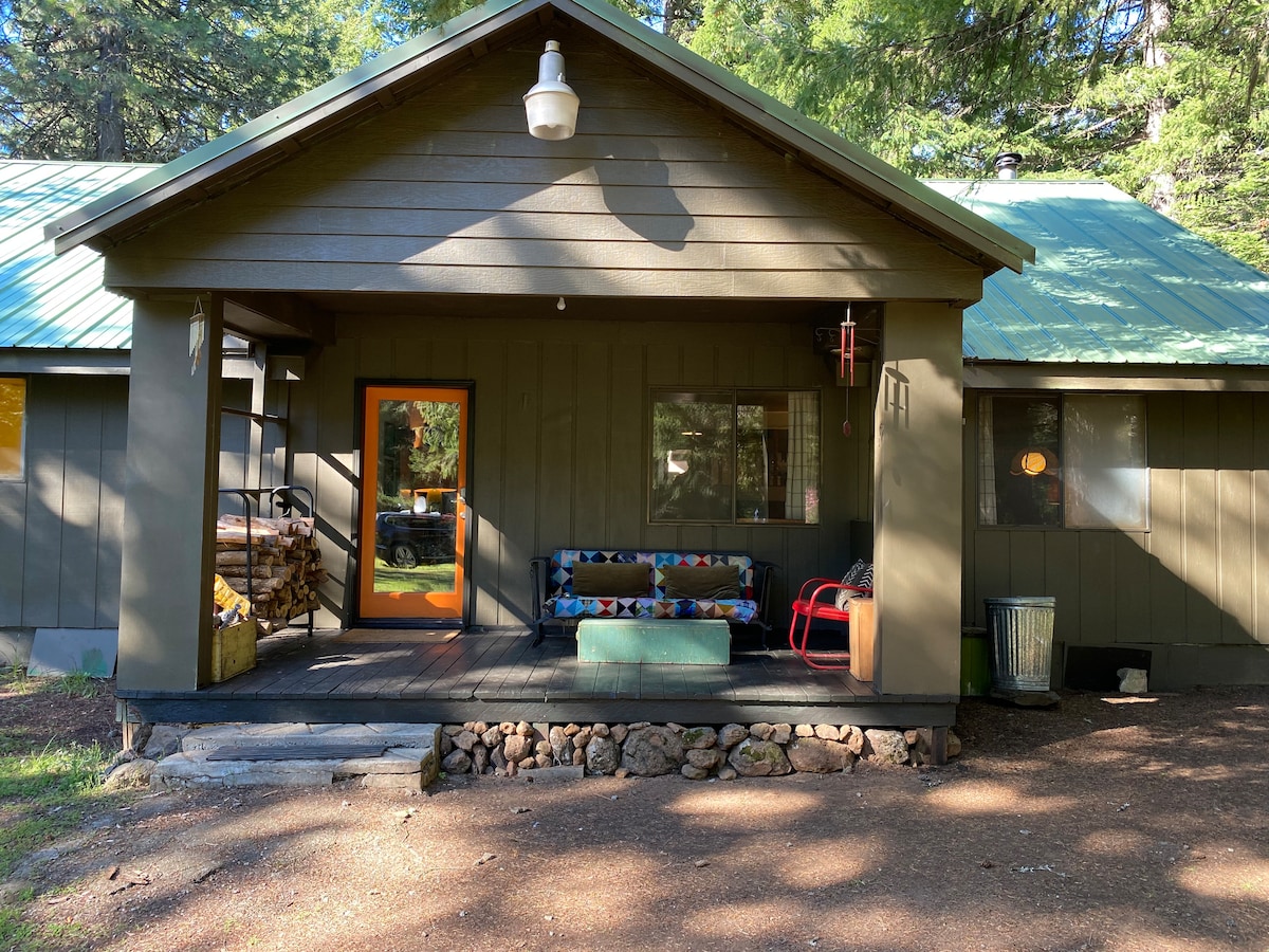 Retro Fabcabin Near Mt Adams