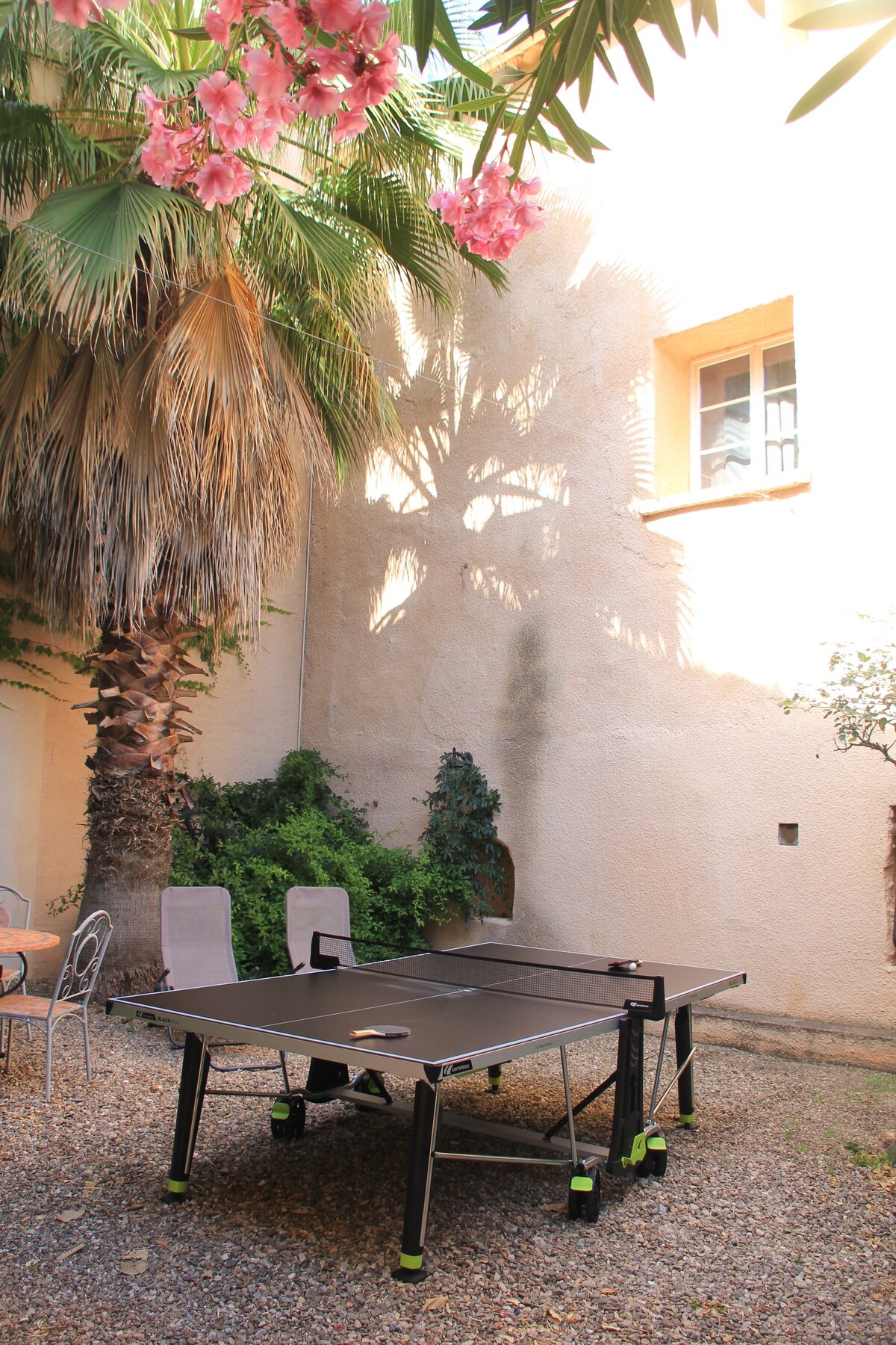 Former coaching inn in the heart of the Hérault