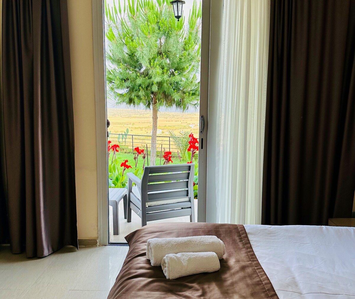 Celebi Garden Retreat: Double Room Bed & Breakfast
