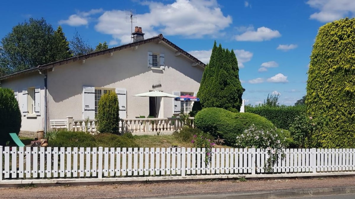 Jolie  maison de village calme , verdure et nature