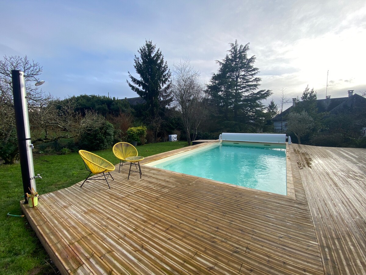 Grande maison avec piscine 
Jardin terrasse