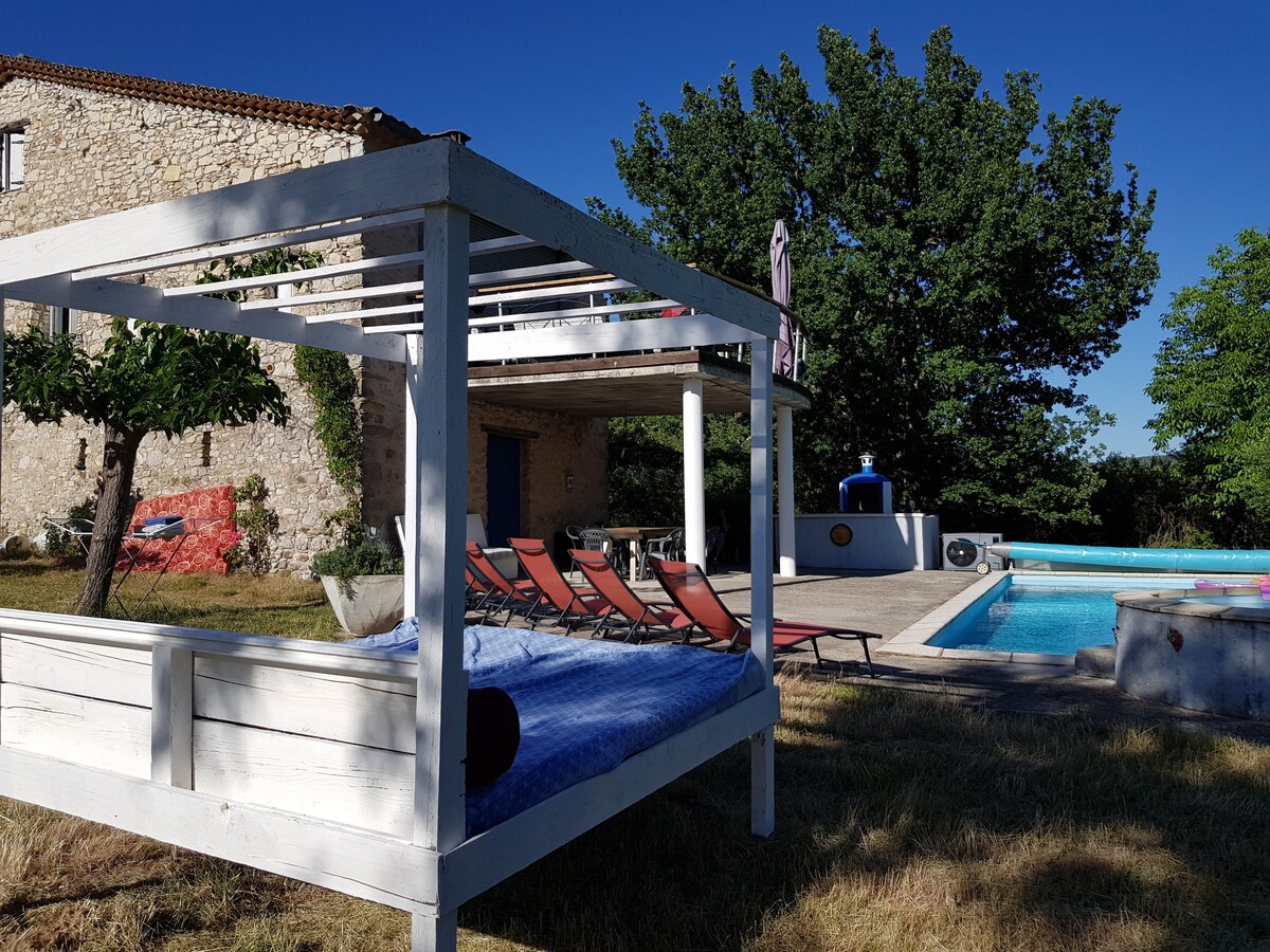 Mas 5 chambres, en pleine nature, piscine chauffée