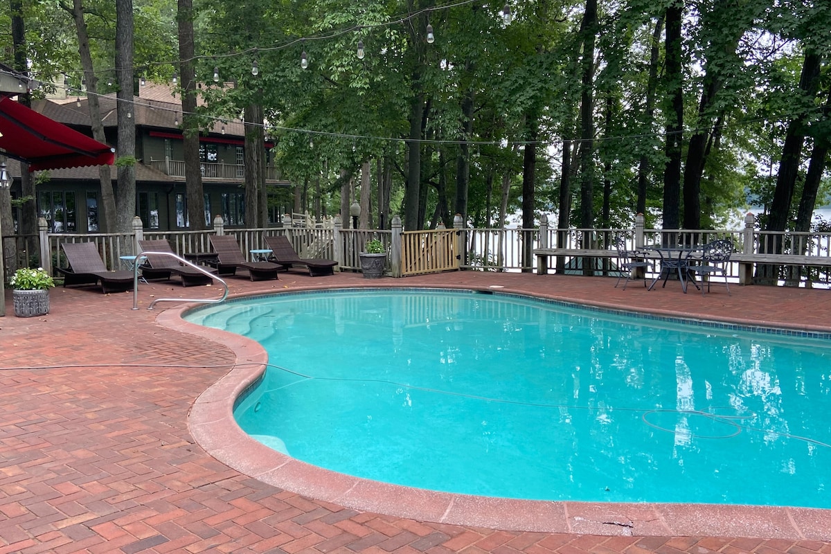 “WaterView" The Pool Pavilion, waterfront property