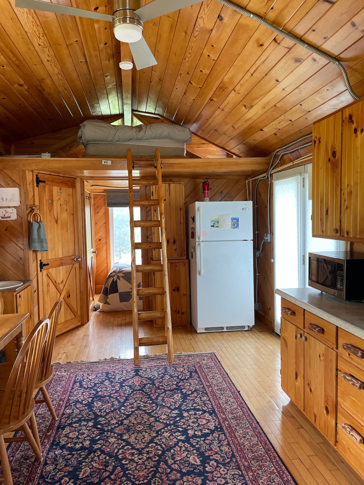 Tiny house farm stay, minutes to AppalachianTrail!