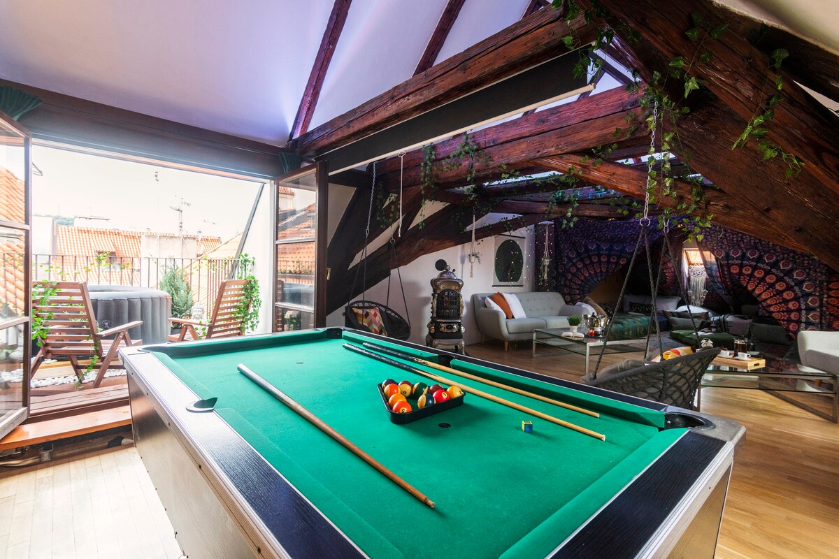 Fairytale Duplex Billiard Home cinema in old town