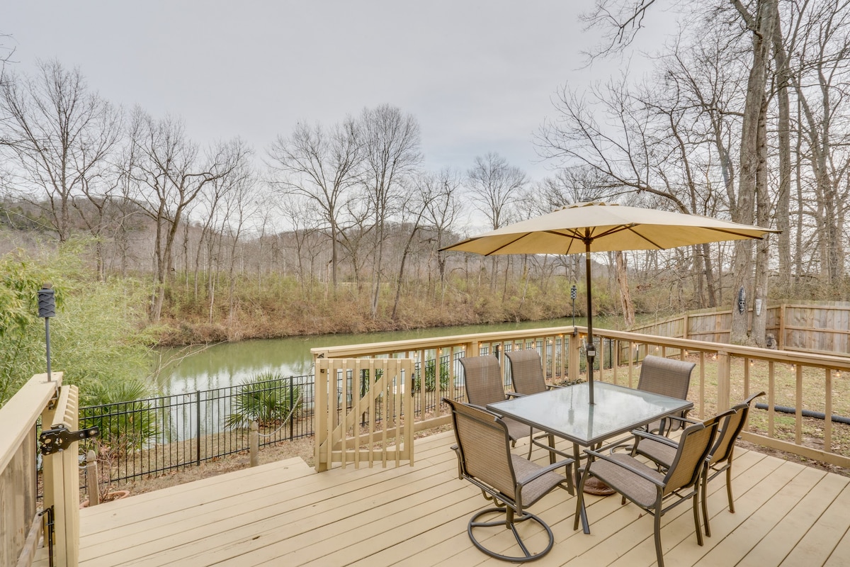 River Cottage - Hot tub, dock, kayak & SUP boards!