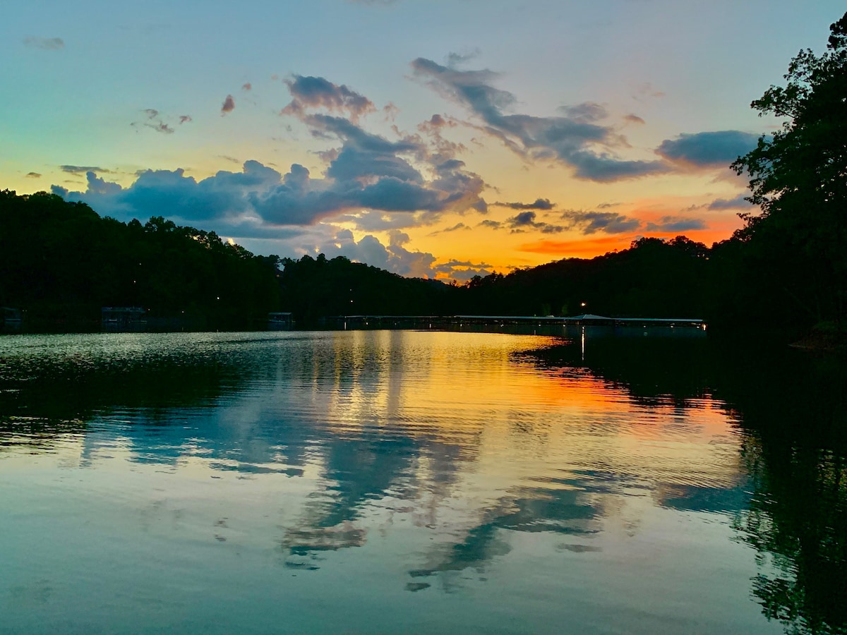 Sunset Cove Lakefront Cabin