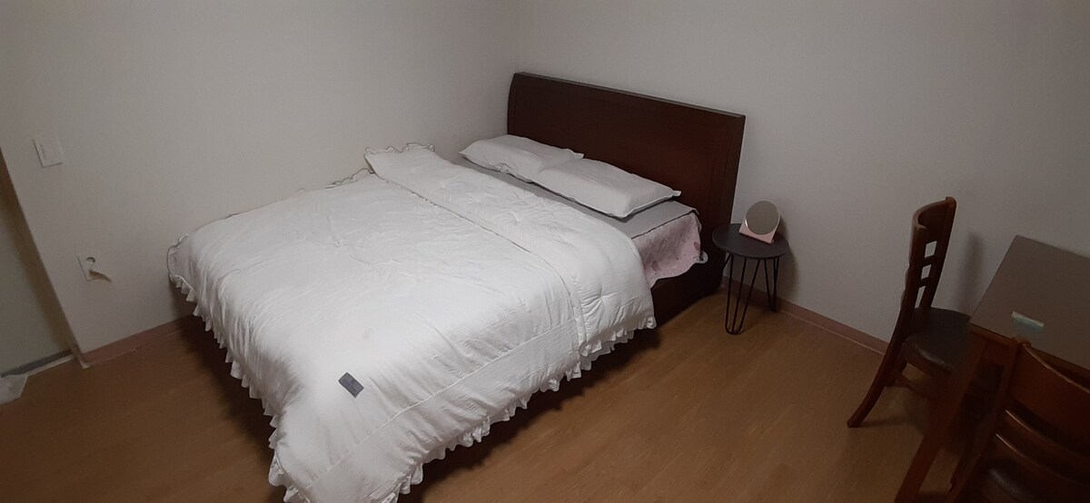 首尔国立大学Star Moo-ri House 1张标准双人床2层房屋