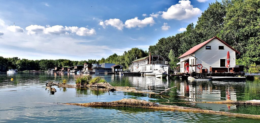 Hausboat Vlnka " Život na vode ".