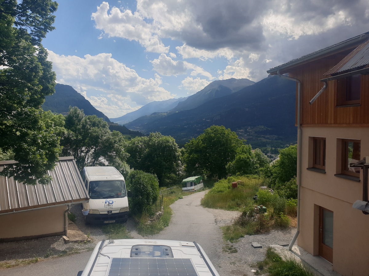 LE NID — T2 au calme, au pied des montagnes !