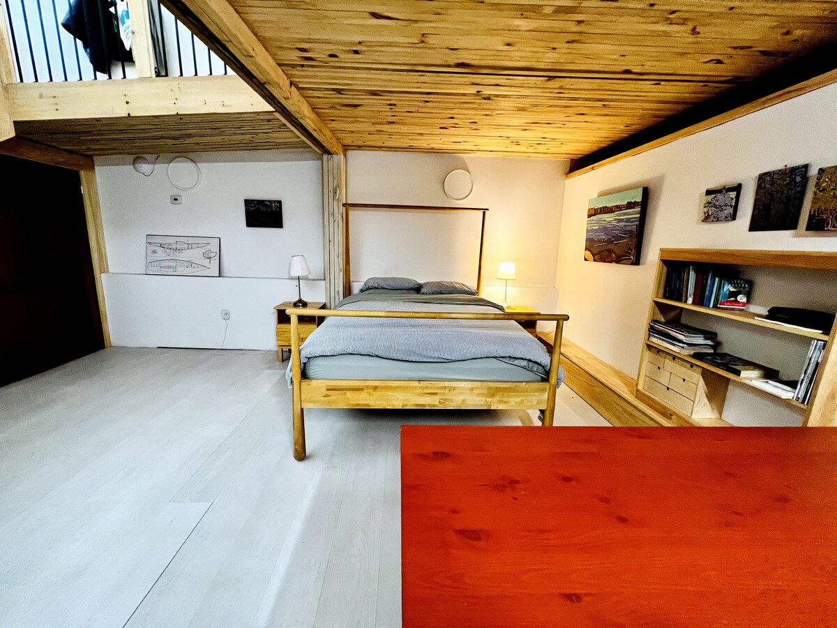 2层独一无二的单床阁楼，带私人露台