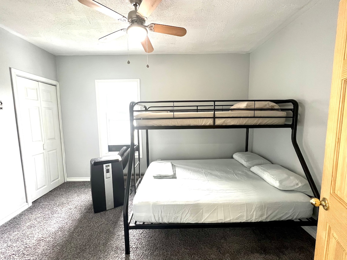 Basic 3 bedroom in Trenton with trailer parking