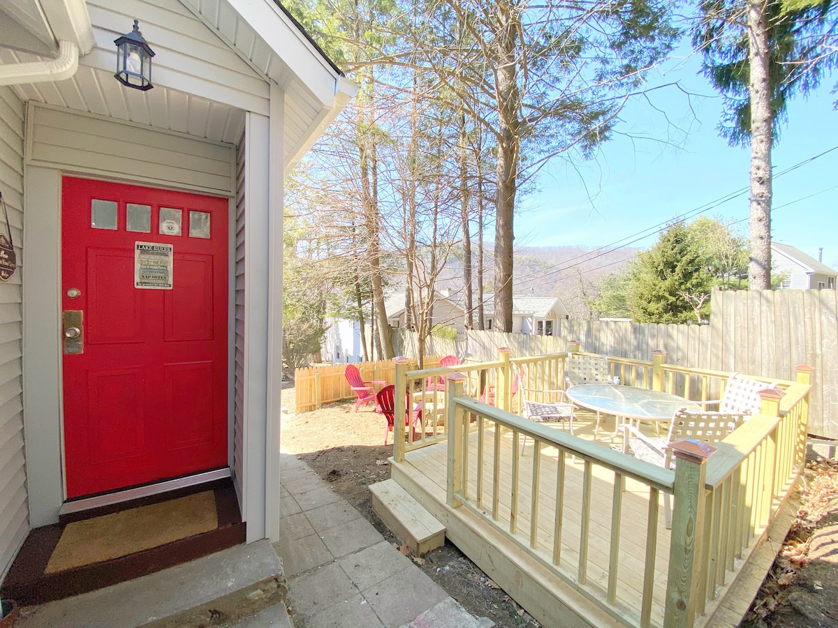 Squantz Cottage , Lakeview , w/ kayaks+firepit!