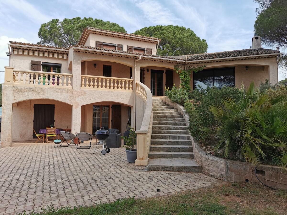 Villa avec piscine au nord du Golfe de St Tropez