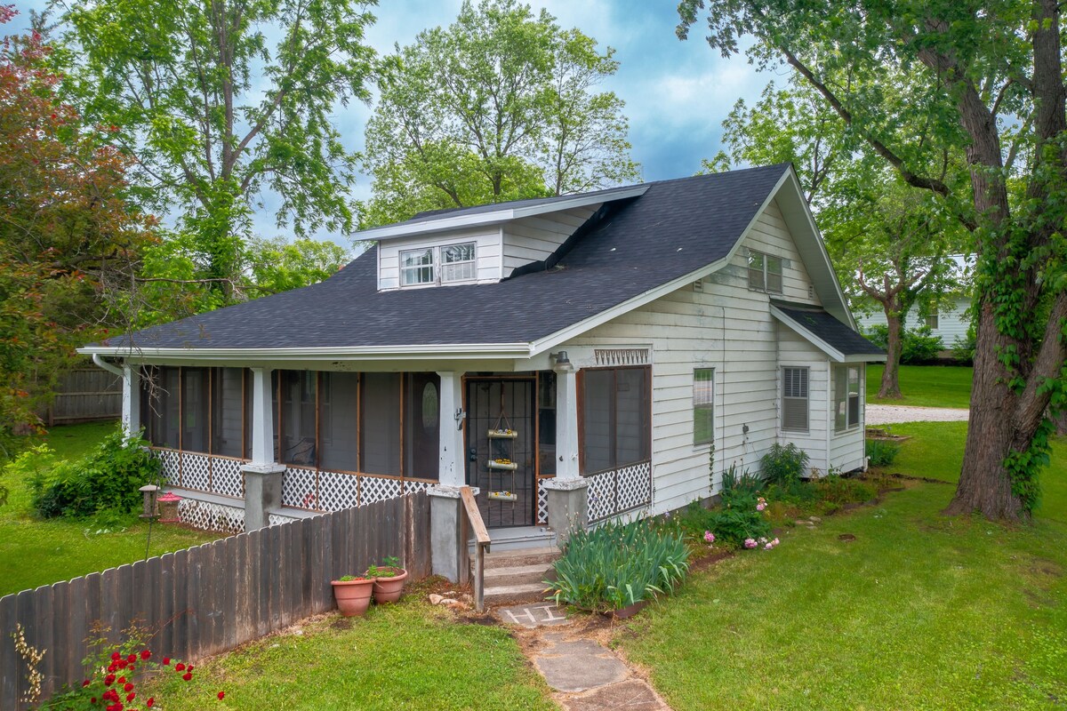 The Sunflower Bungalow in Rocheport!