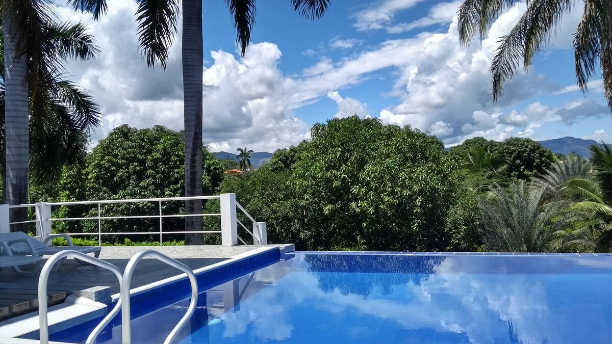 El Palmar Confortable villa campestre con piscina.