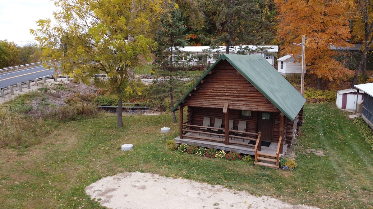 ATTN: Boaters! Slip included. Cozy Cabin