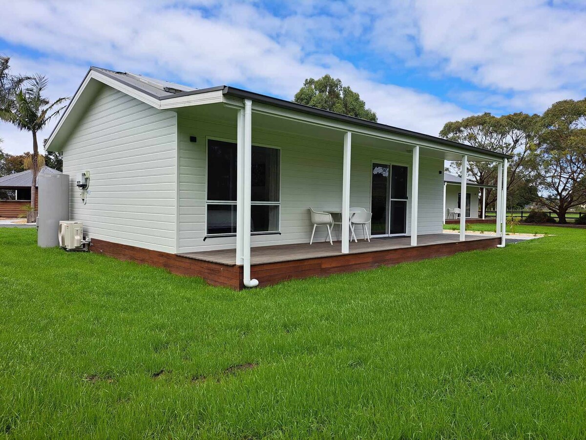 Cottage 5 - 2 Bedroom 1xQueen Bed, 1xDouble Bed