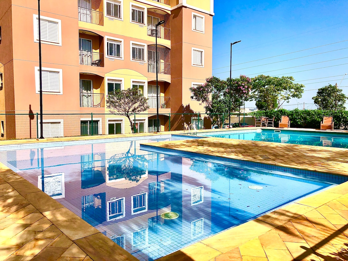 宽敞的公寓c泳池地理位置优越