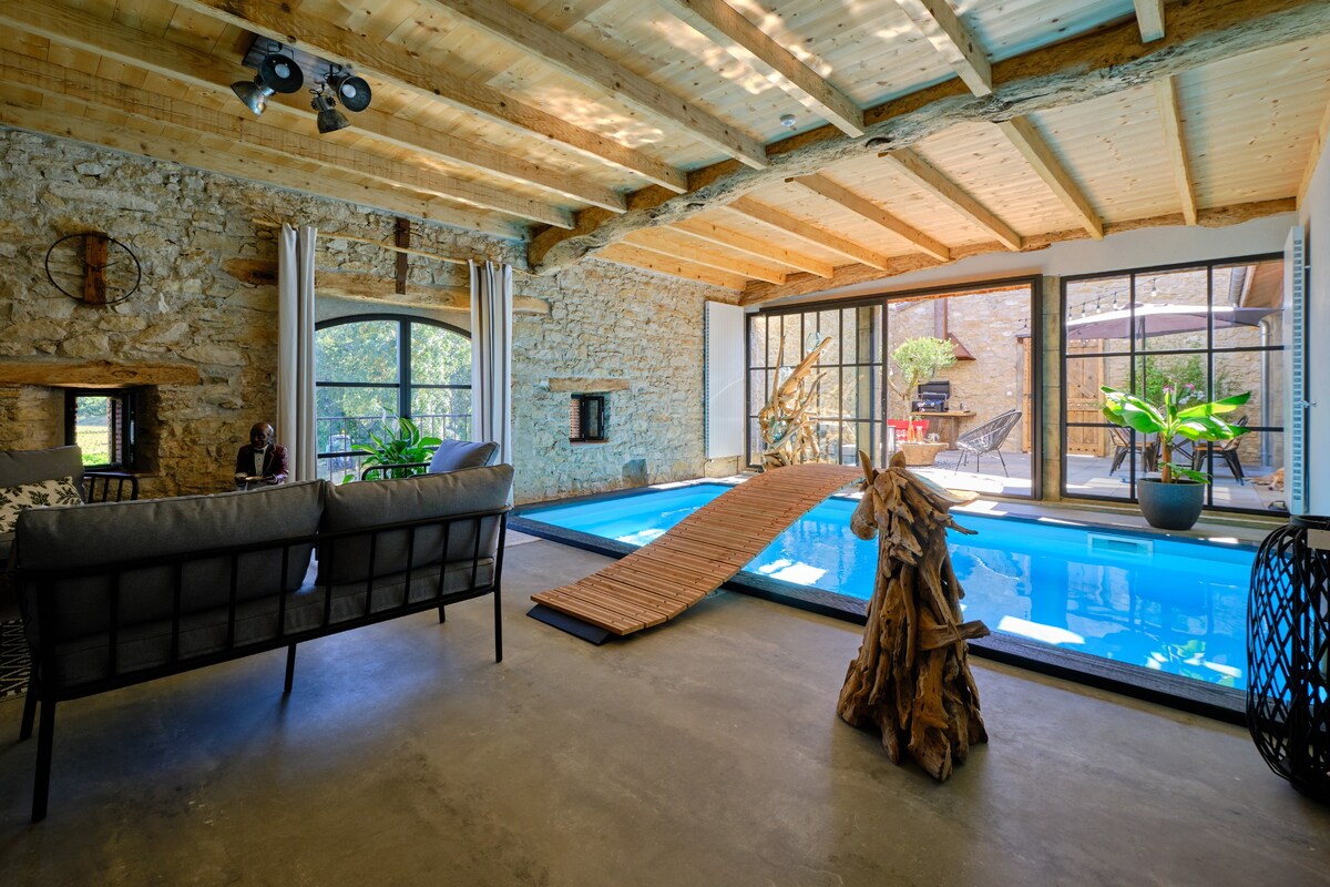Gite unique avec piscine intérieure spa terrasse