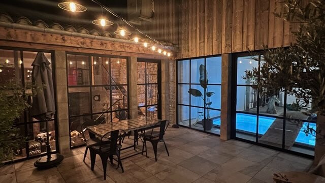 Gite unique avec piscine intérieure spa terrasse