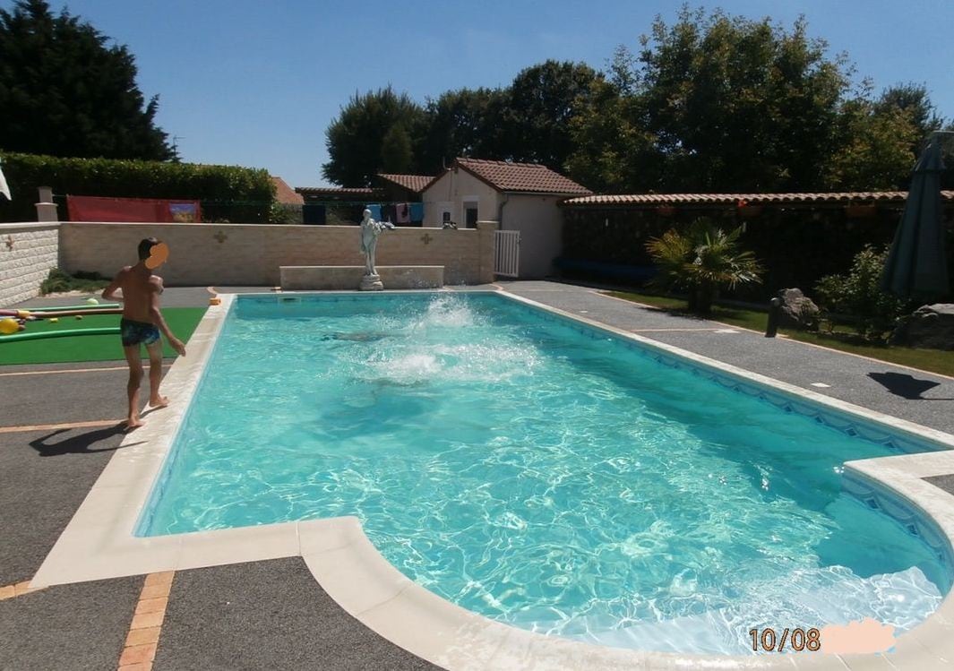 Ravissant logement avec piscine au calme